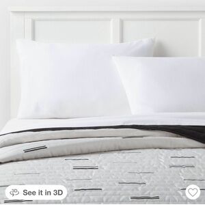 Room Essentials twin/twin XL satin quilt black/white NEW